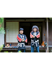 山根 高橋 腕組み