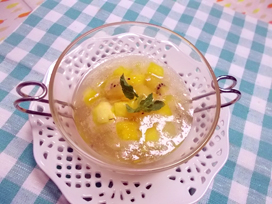 パイナップルとキウイのゼリー寄せ
